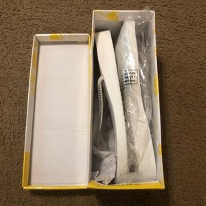 Brand new** Yellowbox Jello White Size 11